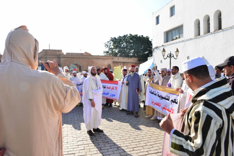 احتجاج الأئمة1 - أسفي كود | safigoud.com