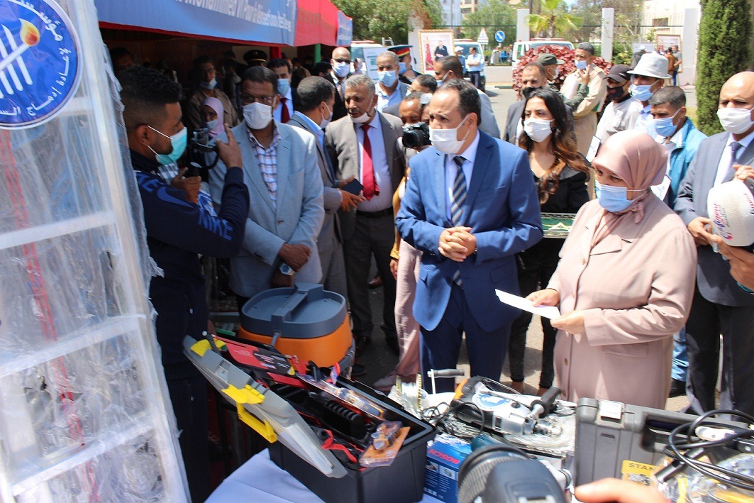 توزيع معدات للسجناء - أسفي كود | safigoud.com