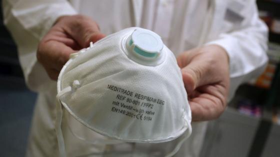28 January 2020, Bavaria, Kaufbeuren: ILLUSTRATION - A pharmacist holds an FFP2 respirator in a pharmacy. (To dpa ''Coronavirus: Expert considers protective measures by citizens to be ''nonsensical' (Credit Image: © Karl-Josef Hildenbrand/DPA via ZUMA Press)