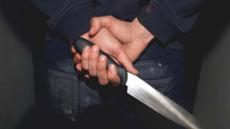 تبدو عليه علامات الخلل العقلي.. توقيف شخص اقتحم مقر شرطة وبحوزته سلاح أبيض