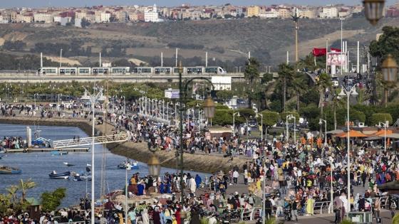 Moroccans gather on the coast a day after Eid al-Fitr, which marks the end of Islamic holy fasting month of Ramada, in the capital Rabat on May 14, 2021. (Photo by FADEL SENNA / AFP)