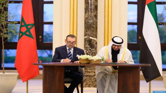 جلالة الملك ورئيس دولة الإمارات العربية المتحدة يوقعان بأبوظبي إعلان “نحو شراكة مبتكرة ومتجددة وراسخة”