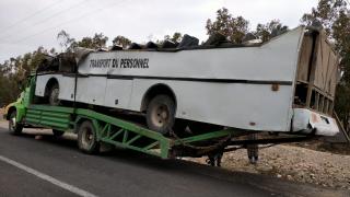 مصرع عاملة تصبير واصابة 25 أخرى بعد انقلاب حافلة بين آسفي وجماعة احرارة