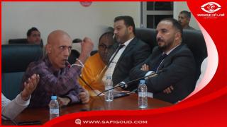 فيديو :نايضة بجماعة أسفي بسبب الإعتداء الذي تعرض له المستشار الجماعي ” الكاوي ” و الرئيس يقرر تأجيل دورة المجلس