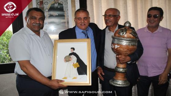 فيديو :حقوقيون و فعاليات المجتمع المدني بآسفي يحتفون برجال السلطة المغادرون وشهادات مؤثرة في حق غانم صوطو رئيس الدائرة الثالثة