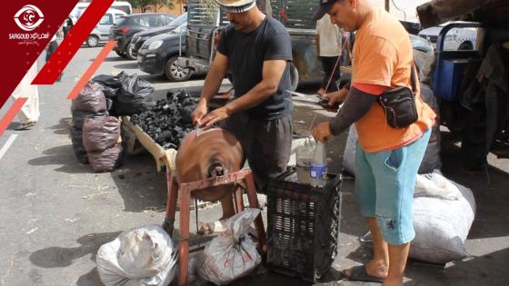 بالصوت والصورة: تسنين وتمضية السكاكين..حرفة يتوارتها أبناء عن أجدادهم وانتعاشة خلال عيد الأضحى المبارك