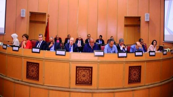 مجلس جهة مراكش آسفي يصادق بالإجماع على 29 اتفاقية شراكة تروم تعزيز التنمية الاقتصادية وجذب الاستثمار وتحقيق التنمية الاجتماعية وإنعاش التشغيل