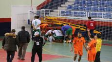 بالصور: شوهة تسرب مياه الأمطار واصابة لاعب مراكشي يوقفان مقابلة في كرة اليد بين أولمبيك آسفي ومولودية مراكش