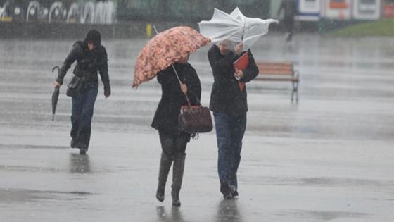 نشرة إنذارية: أمطار قوية ورياح عاصفية من الخميس إلى الجمعة