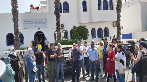 بالصور من الصويرة : المكتب الإقليمي للماء الصالح للشرب والعمالة في مرمى نيران المحتجين