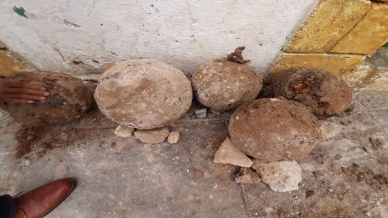 فيديو : العثور على كرات حديدية تستعمل كقدائف مدافع بساحة سيدي بوالذهب بآسفي