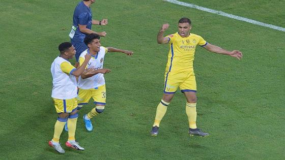 فيديو : شاهد الجلاد عبد الرزاق حمد الله يسجل هدفين في مباراة أبها والنصر