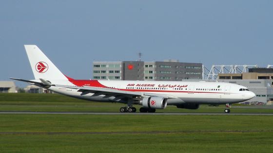 المغرب يعلق رحلاته الجوية مع الجزائر ومصر