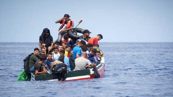 السّلطات الإسبانية تشرع في إرجاعِ مئات المهاجرين المغاربة الذين وصلوا إلى جزر الكناري بالقوارب في الأشهر الأخيرة