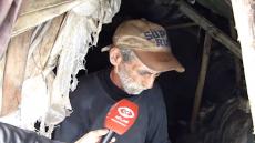 فيديو صادم ومؤثر..كيفاش كيعيش حسن وسط “عشة” مع القطط منذ ثماني سنوات في جنب البحر بآسفي