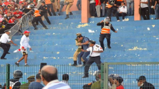 ضمن عدد من الأحكام..الجامعة تمنع حضور وتنقل جمهور الوداد البيضاوي لثلاث مباريات خارج ملعبه منها مقابلته ضد الأوسيس بآسفي