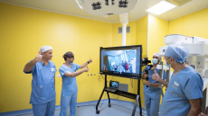 صور: مجموعة أكديطال تعلن عن نجاح أول عملية استئصال جذري للبروستات باستخدام الروبوت الجراحي عن بُعد في المغرب بين اثنين من مؤسساتها في الدار البيضاء والعيون