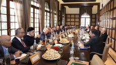 مستشارو جلالة الملك يجتمعون بقادة الأحزاب لتحيين وتفصيل «مبادرة الحكم الذاتي» بالصحراء