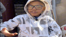 طفل كيخرج هضرة كبر منو..مفقوس من مخلفات الفيضان ديال آسفي وباغي يولي عسكري..