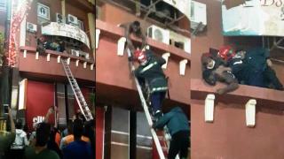 فيديو…مهاجر افريقي سلخ رجل اطفاء بمراكش بعدما بغا يحاول ينتحر من أعلى عمارة