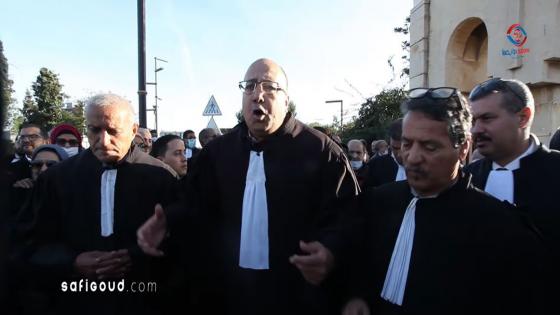 بالصوت والصورة : وقفة احتجاجية للمحامين أمام محكمة الإستئناف بآسفي بسبب جواز التلقيح