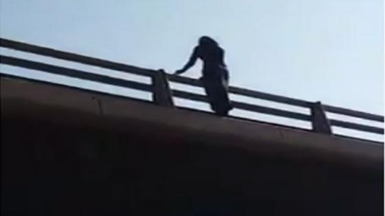 عاجل : محاولة انتحار فتاة بعد رمي نفسها من فوق قنطرة حي البيار