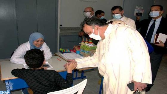 Le Gouverneur de la Province d'Essaouira, Adil El Maliki, visite les différentes unités du Centre de qualification et d'intégration des enfants handicapés. 23042022 – Essaouira