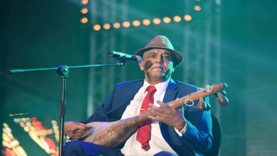 الشيخ جمال الزرهوني يوثق سمفونية العيطة بآسفي ويدعو إلى تحصينها من الكلام الدخيل