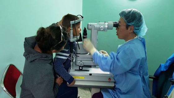 أطر طبية كورية وأمريكية ومغربية تشرف على عمليات جراحية لتصحيح البصر لفائدة تلاميذ جماعة أولاد سلمان(ألبوم صور)