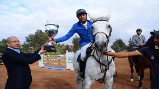 فيديو : الفارس أنوار جلواجة ابن آسفي يفوز بالجائزة الكبرى مولاي عبدالله العلوي للقفز على الحواجز