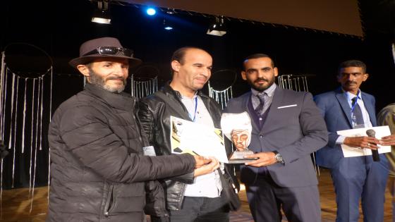 بالصور : فرقة الكواليس تفوز بالجائزة الكبرى للمهرجان الدولي “ليالي مسرح جسور ” بآسفي