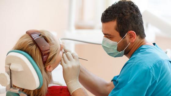 أطباء الأسنان بآسفي يشرعون في مدوامة طيلة الأسبوع داخل العيادات وحتى بالاستشارات الطبية الهاتفية