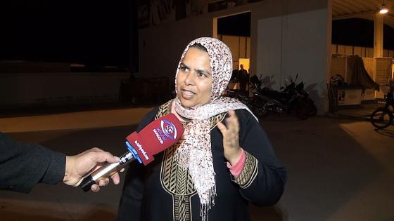 فيديو : بفرحة غامرة.. بائعة متجولة بشارع الرباط تفجرها: يالله ولينا كنحسو بروسنا بنادم ملي حولونا لسوق الخير النموذجي