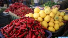 Lapprovisionnement se poursuit en matière de produits alimentaires, notamment pour les fruits et les légumes, tout en respectant les mesures préventives contre la pandémie du Covid-19. 19032020-Reportage photo-marché de gros-Casablanca