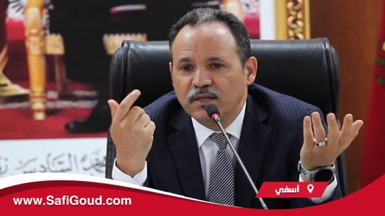 فيديو : العامل شينان يفجرها..” بعض الإدارات مكيحشموش كيبقاو مجرجرين المواطنين من 6 أشهر حتى لعام”