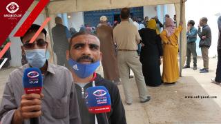 في غياب القايد..الفوضى قدام مستوصف المطار والمواطنين يعانون الويلات من أجل الحصول على جرعات التلقيح