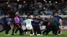 عقوبات “ثقيلة” في حق المنتخب الجزائري.. توقيف زيدان وبلخيلي وغرامة مالية ضد الاتحاد المحلي قدرها 100 ألف دولار أمريكي