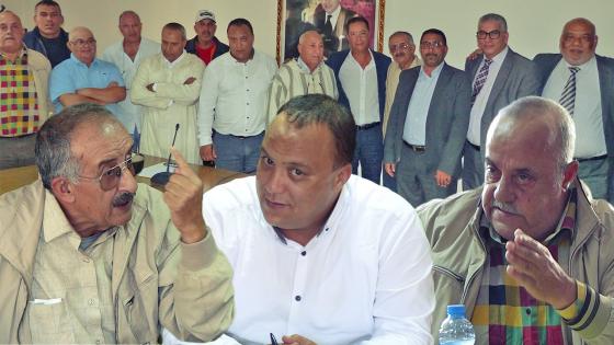 بالصوت والصورة : رشيد بوكَطاية ينجح في حل معاناة الفلاحين مع مشاكل التأمين ومطاردة الافلاس لهم