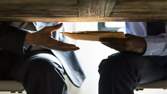 هيئة حقوقية تطالب بالتحقيق في حصول مستشارين ببلدية آسفي على مبالغ مالية من مسؤولي بلدية مونترو الفرنسية