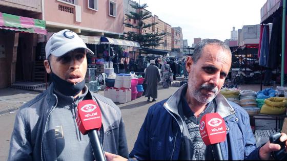 تواصل احتجاج الباعة الجائلين شمال آسفي حول شكون عندو الحق يستافد من سوق الخير للقرب