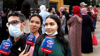 التلاميذ فرحانين بعد إجتياز حصة الفيزياء “داكشي لي قرينا هو لي حطو لينا ولي مراجع غادي ينجح ”