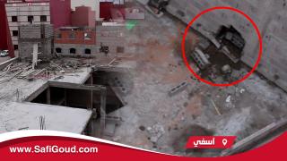 فضيحة بآسفي : تقبو حيط الجامع باش يدخلو السيما والبريك ويبنيو بيت عشوائي في ملك مشترك مع الجيران