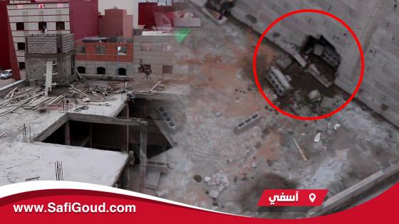 فضيحة بآسفي : تقبو حيط الجامع باش يدخلو السيما والبريك ويبنيو بيت عشوائي في ملك مشترك مع الجيران