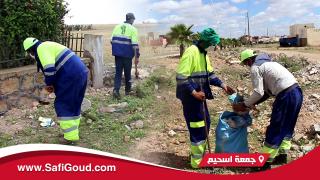 فيديو : جنود في الميدان بجمعة اسحيم…مستمرين في جمع أزبالنا ومكرفصين في زمن الحجر الصحي