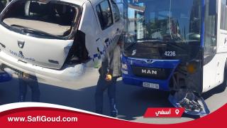 فيديو : طوبيس ديال فيكتاليا دخل في طاكسي صغير بشارع كينيدي مخلفا خسائر كبيرة