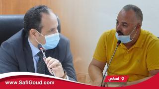 فيديو : عادل السباعي يستغرب أمام العامل شينان استمرار اغلاق سوق البيار