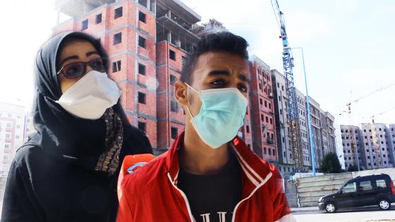 فيديو : “عامل بناء” في تجزئة إشراق سكن بآسفي طاح من الطابق الرابع ولاحوه في السبيتار والباطرون متسوقوش ليه