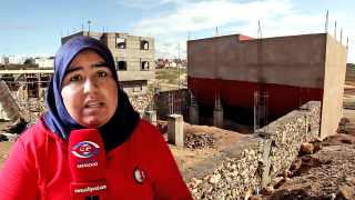 فيديو :جارتي كتقوى بشي فرعون ببلدية آسفي وباغا تردم الساس ديال الدار بالتراب وحدو