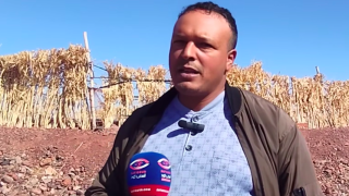 فيديو: رايس جماعة راس العين صاحبي وعطاني طراكس ومازوت الجماعة باش نحفر شاريج ديال الما في الفيرمة ديالي