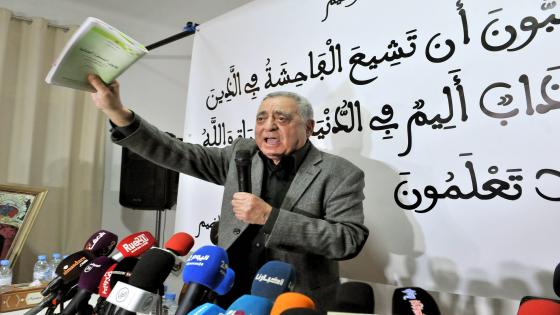 وزارة الداخلية تقرر تفعيل المتابعة القضائية في حق الوزير الأسبق والمحامي محمد زيان